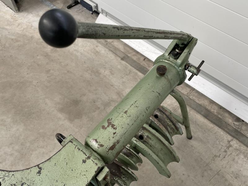 Hydraulischer Rohrbieger mit Handpumpe