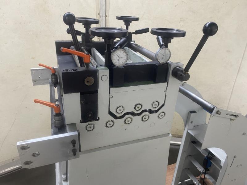 Bandrichtmaschine für Bandmaterial vom Coil, Bandanlage für Coilverarbeitung Breite 400 x Dicke 2mm