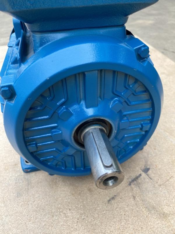 Drehstrom Elektromotor 4 kW Drehstrommotor Kraftstrommotor, E-Motor, Käfigläufer, Asynchronmotor Drehstrom Elektromotor 4 kW Drehstrommotor Kraftstrommotor, E-Motor, Käfigläufer, Asynchronmotor
