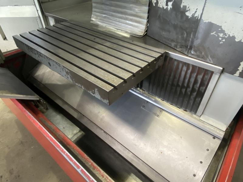 CNC Univ. Werkzeugfräsmaschine