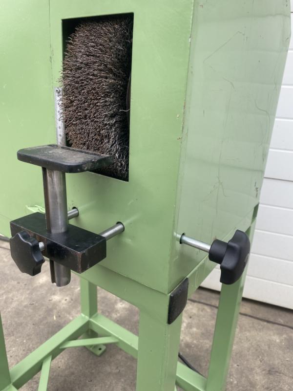 Bürstenentgratmaschine