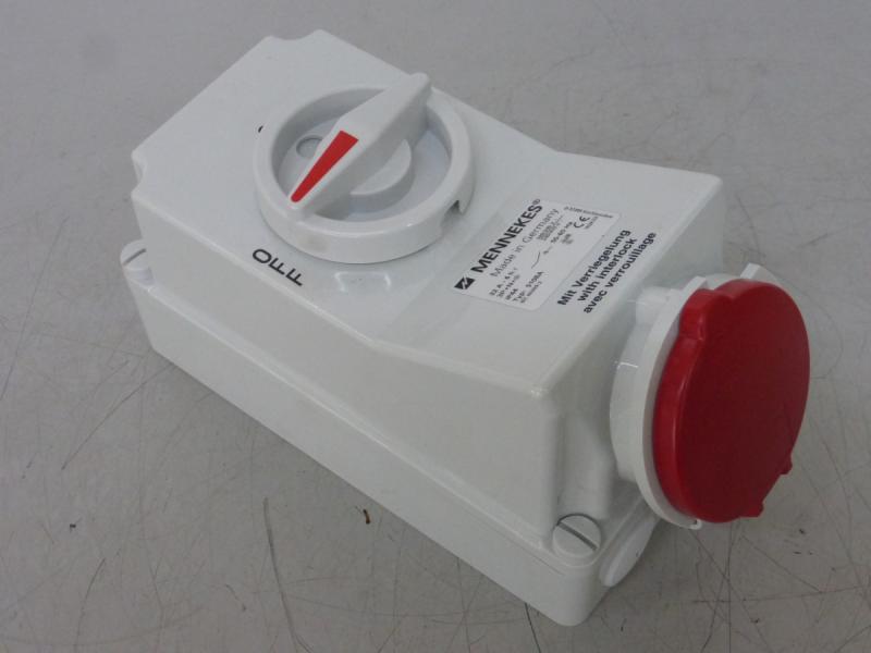 32 Amp. CEE-Wandsteckdose mit Schalter