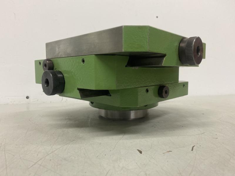 Kreuztisch mit Handrädern - Stempelfräseinrichtung