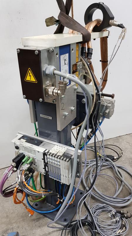 Mikroschweißkopfeinrichtung, Punktschweißanlage mit Schweißkopf, Inverterstromquelle