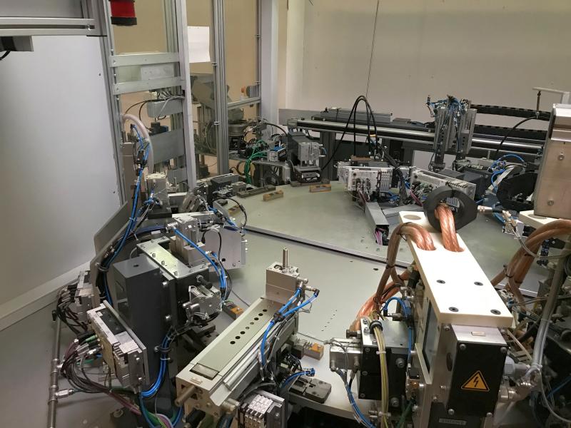 Rundtaktautomat Sondermaschine mit Hydraulikpresse TOX + Rundschalttisch, Rundtakttisch WEISS Rundtaktautomat Sondermaschine mit Hydraulikpresse TOX + Rundschalttisch, Rundtakttisch WEISS