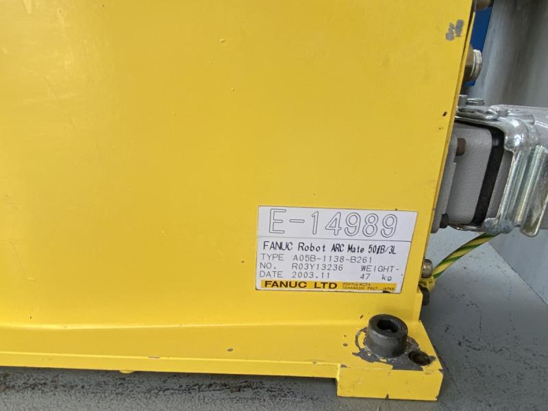 Schweißzelle mit 6-Achsen Industrieroboter FANUC ARC Mate Roboter Schweißanlage mit 2 Schweißplätzen Schweißzelle mit 6-Achsen Industrieroboter FANUC ARC Mate Roboter Schweißanlage mit 2 Schweißplätzen