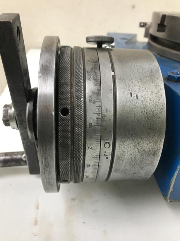 Rundtisch, Rundteiltisch mit Kurbel, Lochscheibe und Schere