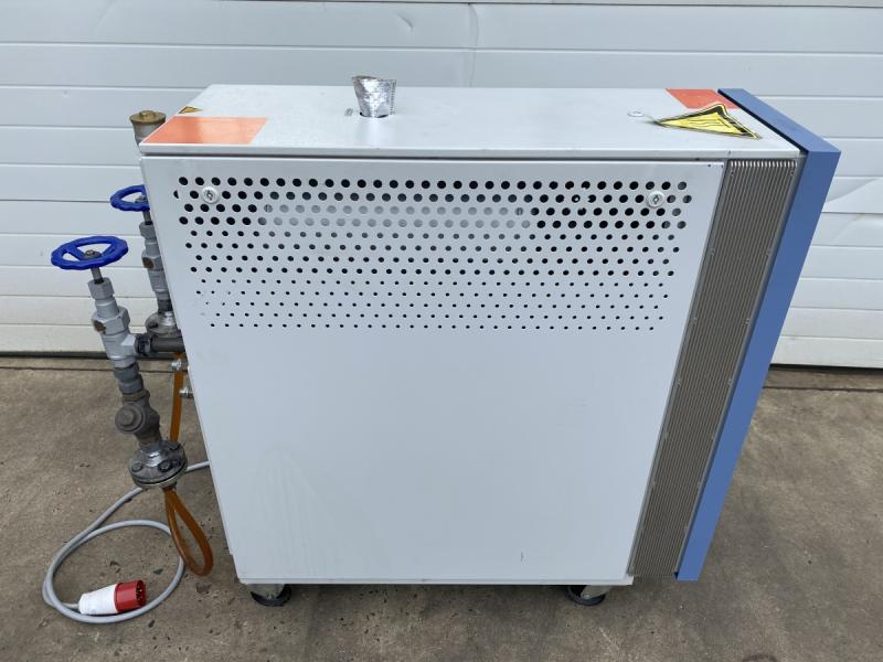 Universal Temperiergerät Oil Advanced mit Elektroheizung und Anschlüssen für Fremdkühlung