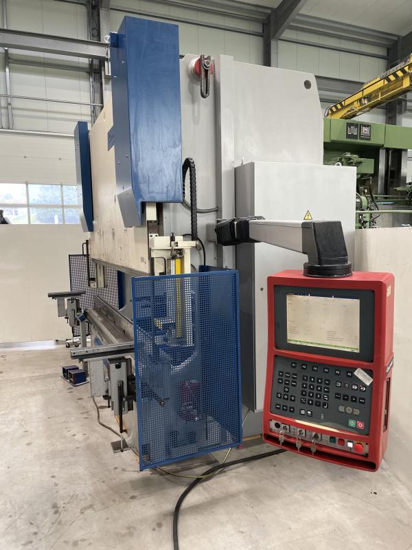 CNC Abkantpresse mit 6-Achsen Hinteranschlag und CYBELEC Steuerung