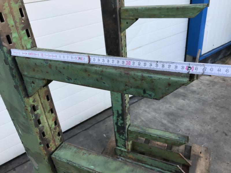 Einseitiges Kragarmregal für Stangenware