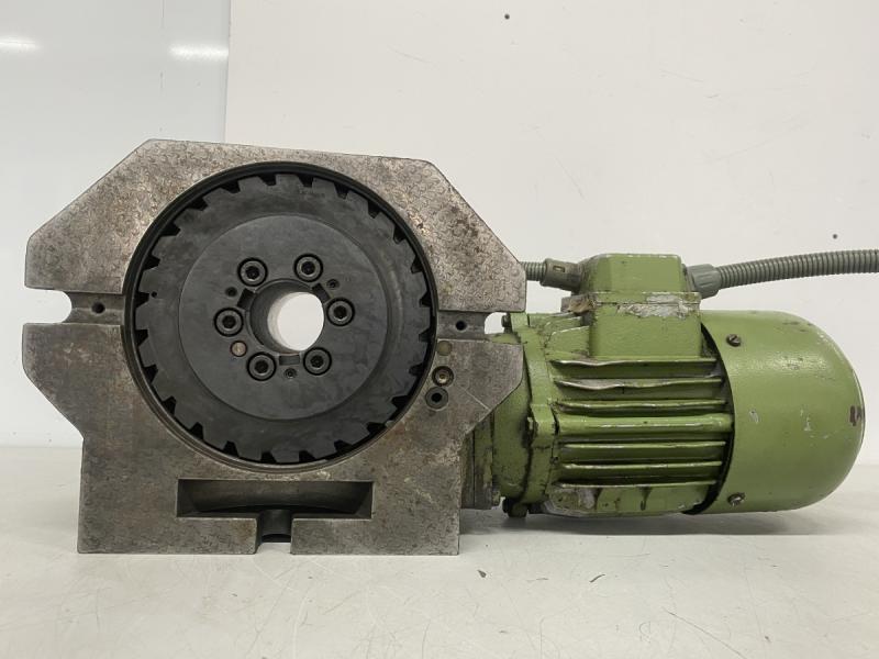 Motorisch angetriebener Teilapparat und Rundtisch auch als Takttisch mit 15° Indexrastung