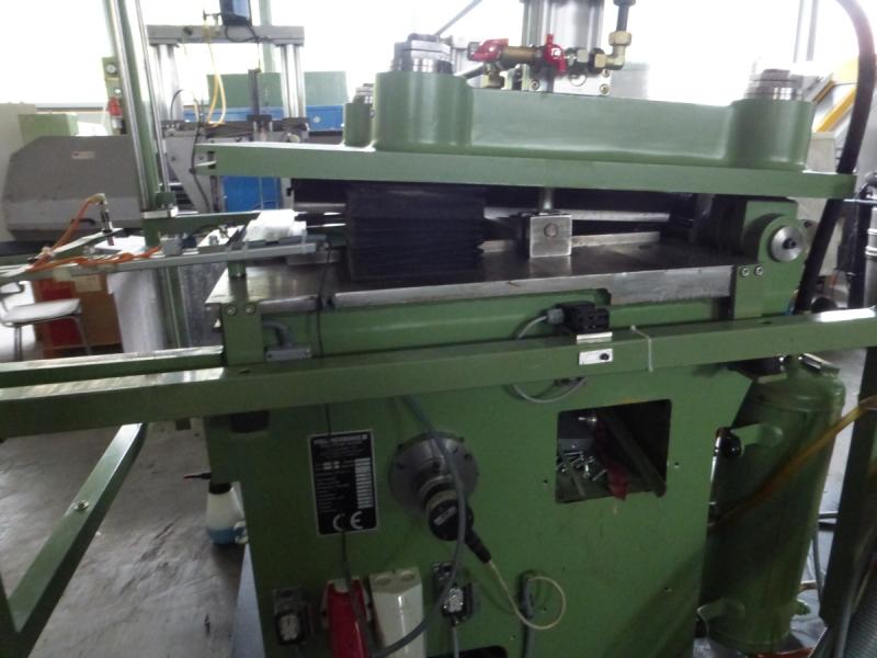 Rahmenstanze - Flachbettstanze mit Vorschub für den Einsatz von Bandmesser Stanzwerkzeugen