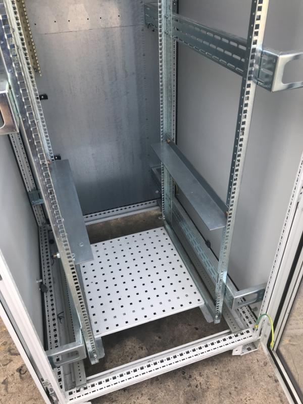 Serverschrank, Serverrack, Netzwerkschrank, PC-Schrank Schaltschrank, Steuerschrank