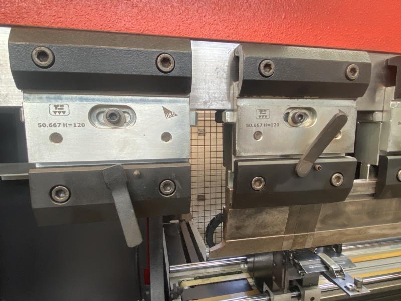 CNC Abkantpresse, Gesenkbiegemaschine mit 8-Achsen