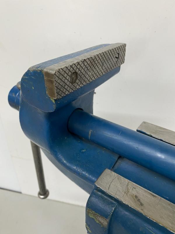 Werkbankschraubstock, Parallelschraubstock mit Schwalbenschwanzführung und Höhenverstellung