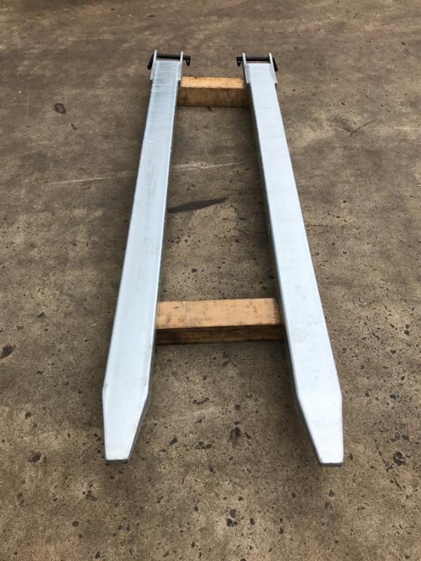 Gabelzinken Verlängerung in geschlossener Ausführung, Gabelverlängerung für Gabelstaplergabeln Gabelzinkenverlängerungen, Gabelzinken, Staplerzinken Gabelzinken Verlängerung in geschlossener Ausführung, Gabelverlängerung für Gabelstaplergabeln Gabelzinkenverlängerungen, Gabelzinken, Staplerzinken