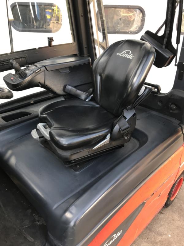Elektro Gabelstapler Traglast 2500 kg mit Batterie aus Bj. 2019 + Ladegerät