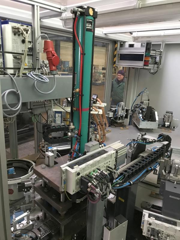 Rundtaktautomat Sondermaschine mit Hydraulikpresse TOX + Rundschalttisch, Rundtakttisch WEISS Rundtaktautomat Sondermaschine mit Hydraulikpresse TOX + Rundschalttisch, Rundtakttisch WEISS