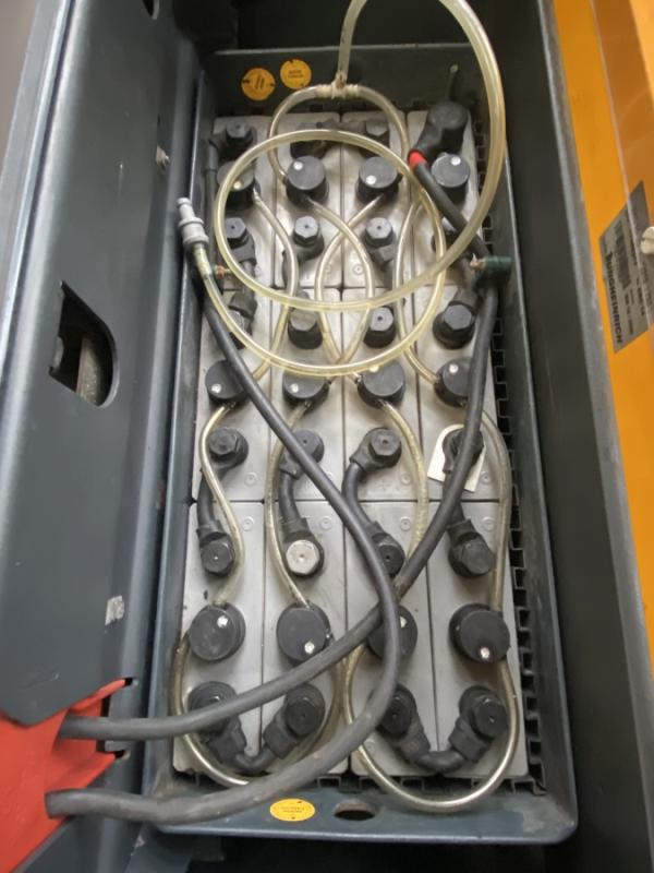 Elektro - Gehstapler, Deichselstapler, Traglast 1400 kg, Hubhöhe 3200 mm