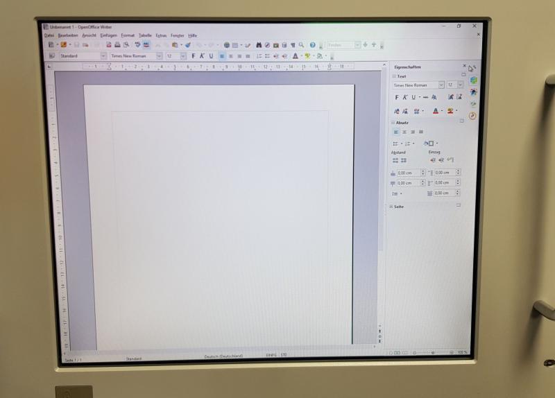17" TFT Display mit stabiler Frontscheibe, Industrie-Monitor für 19 Zoll Server Rack