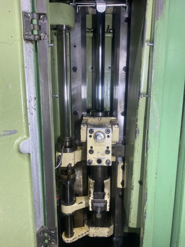 Hydraulische Nutenziehmaschine