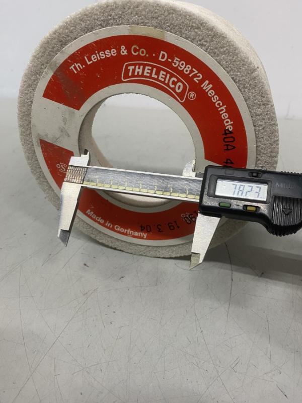 Schleifscheibenflansch mit Auswuchtgewichten für Topfschleifscheinbe, Flachschleifmaschine