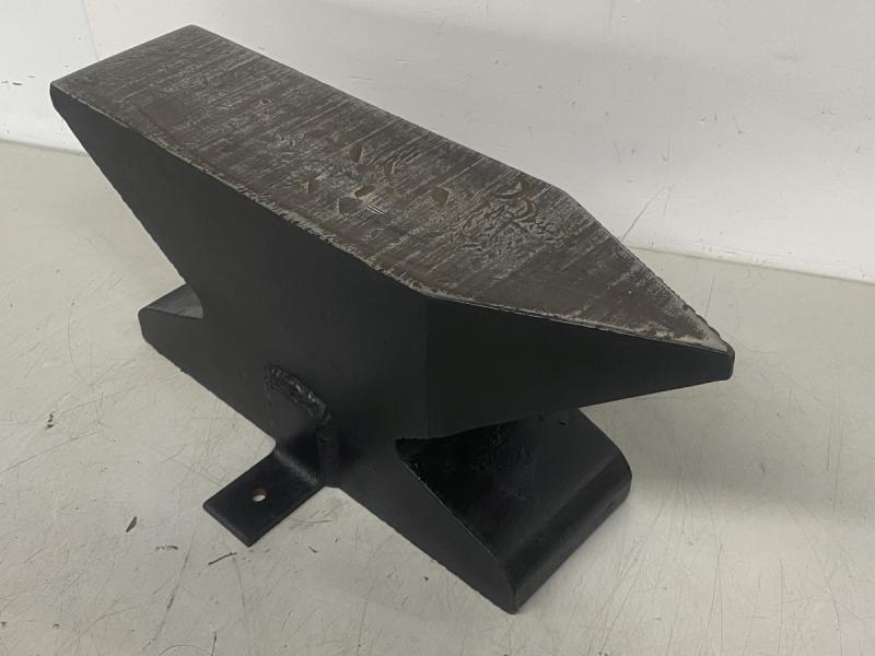 Amboss mit Vierkanthorn und Rechteckhorn Einheitsamboss, Böhmische Form