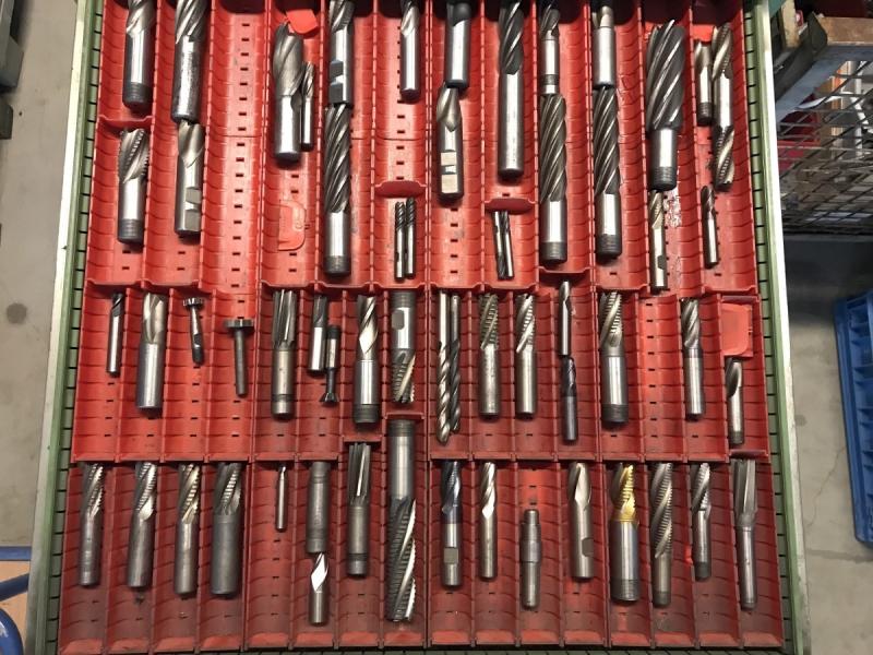 Posten Fräser (über 40 Stück), Schaftfräser, Schruppfräser, Radienfräser, Spiralbohrer