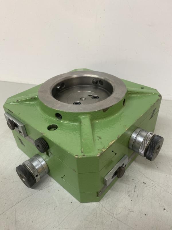 Kreuztisch mit Handrädern - Stempelfräseinrichtung