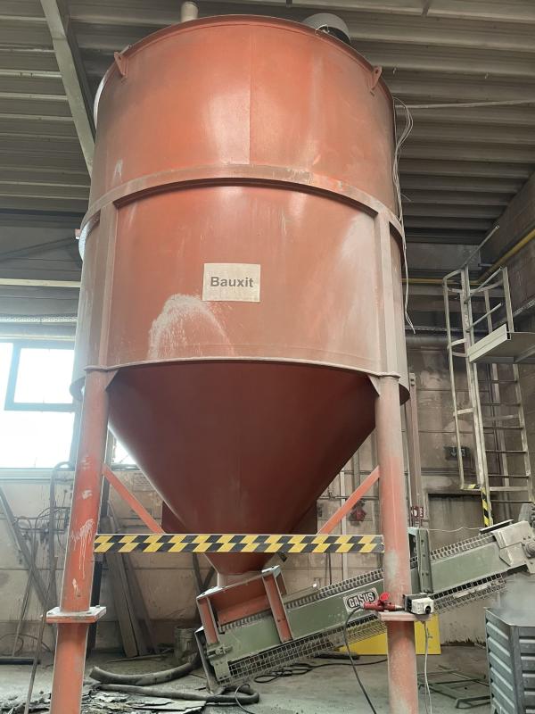 Silobehälter für Schüttgut mit Austrag-Dosierförderband und Waage Silo, Tank, Behälter aus Stahl