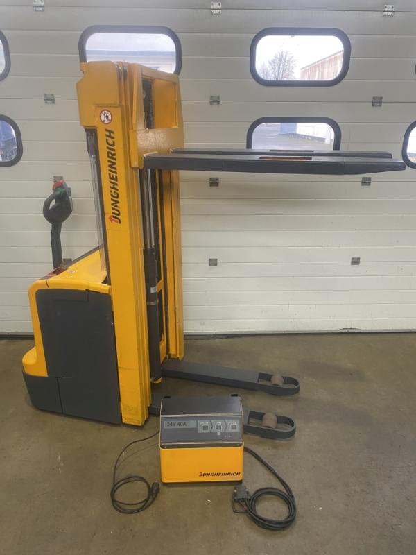 Elektro - Gehstapler, Deichselstapler, Traglast 1400 kg, Hubhöhe 4300 mm
