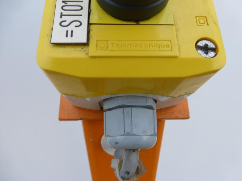 NOT- AUS- Schalter auf Metallstativ Stop Schalter, Pilztaster, Drucktaster