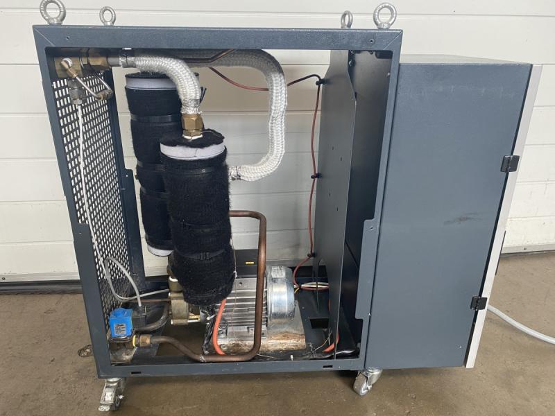 Universal Temperiergerät mit Elektroheizung und Anschlüssen für Fremdkühlung