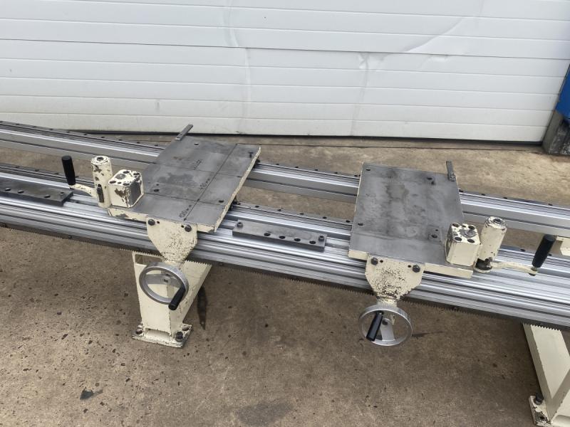 Verstelleinheit mit 2 Stück Verstelltischen mit Handkurbelverstellung - aus ALU-Systemprofil