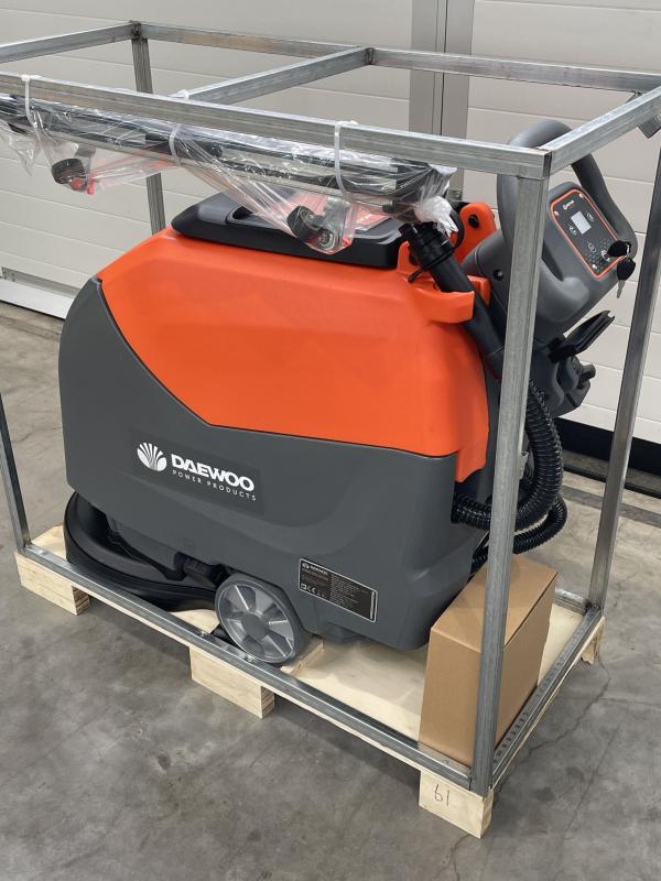 Neue Scheuersaugmaschine, Bodenreinigungsmaschine