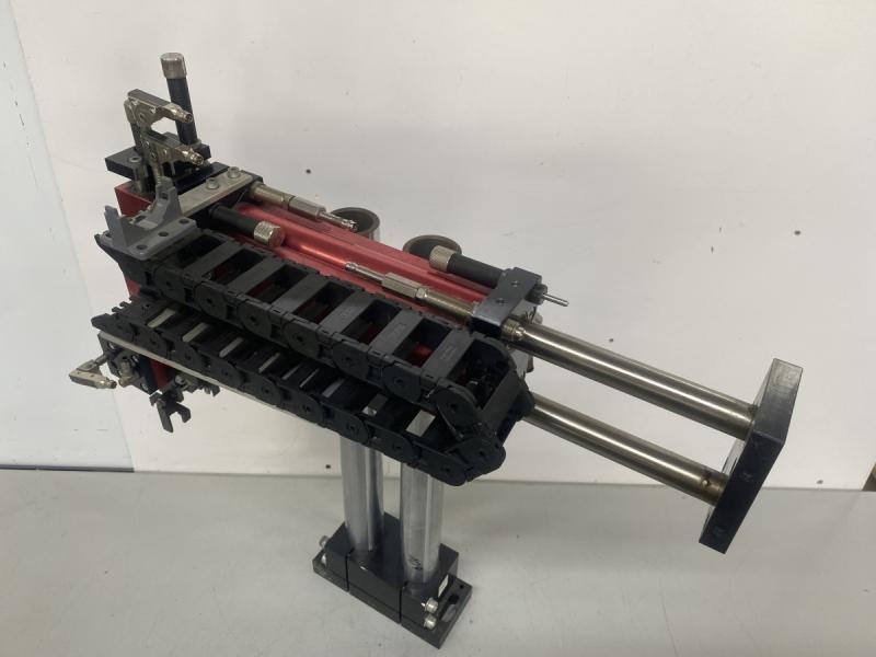 Pneumatischer Pick & Place Manipulator, Ladeeinheit wie Scara Roboter mit Parallel-Greifer