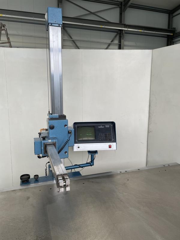 Messmaschine mit handgeführten Messarm Mess- und Anreißplatte Stahlguß-Grauguß stark verrippt Messmaschine mit handgeführten Messarm Mess- und Anreißplatte Stahlguß-Grauguß stark verrippt