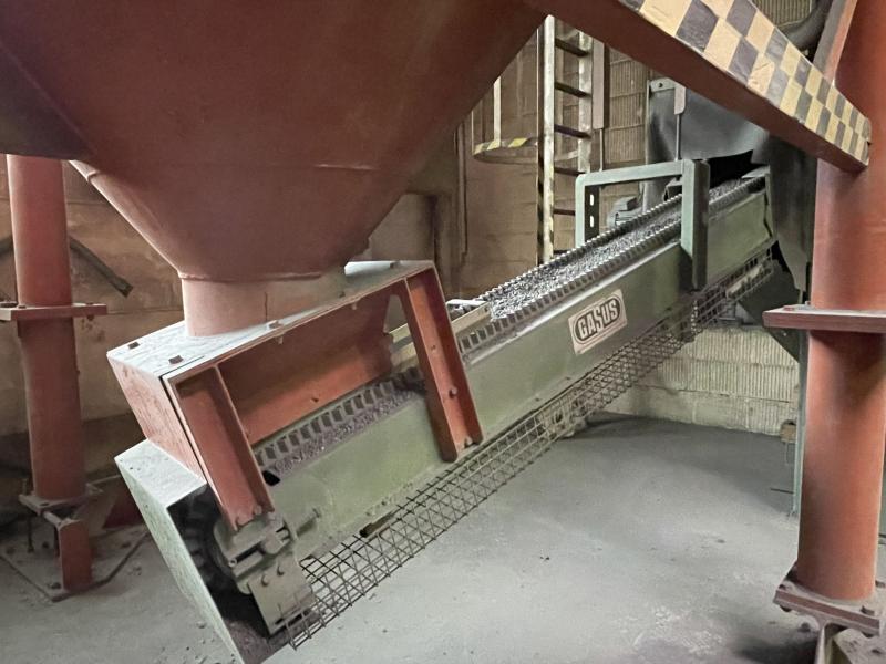 Silobehälter für Schüttgut mit Austrag-Dosierförderband und Waage Silo, Tank, Behälter aus Stahl