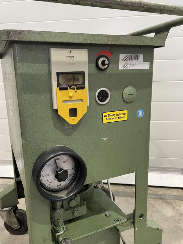 Hydraulikaggregat bis 500 bar für Mobil-Clinchzange oder Mobilformer Hydraulikaggregat bis 500 bar für Mobil-Clinchzange oder Mobilformer
