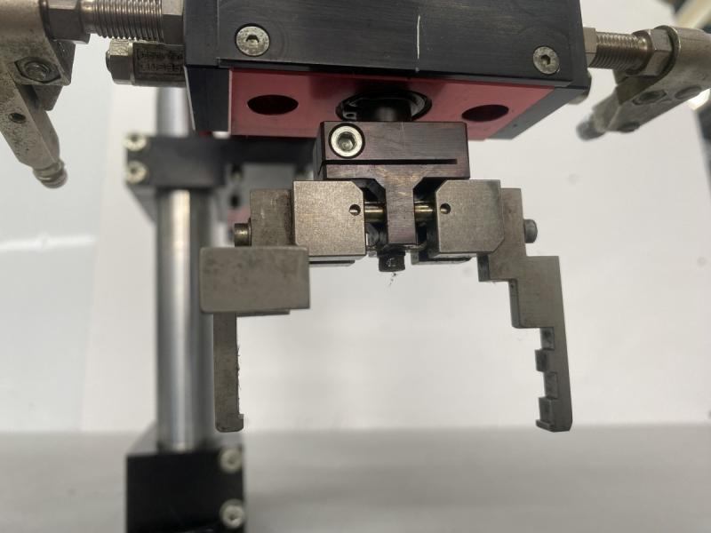 Pneumatischer Pick & Place Manipulator, Ladeeinheit wie Scara Roboter mit Parallel-Greifer