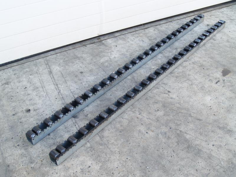 Rollenbahn mit kugelgelagerten Metallrollen