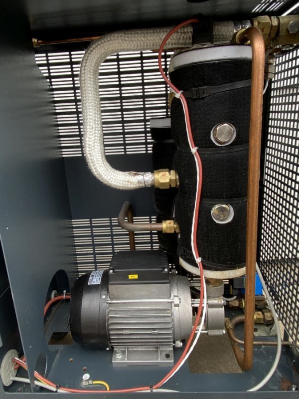 Universal Temperiergerät mit Elektroheizung und Anschlüssen für Fremdkühlung