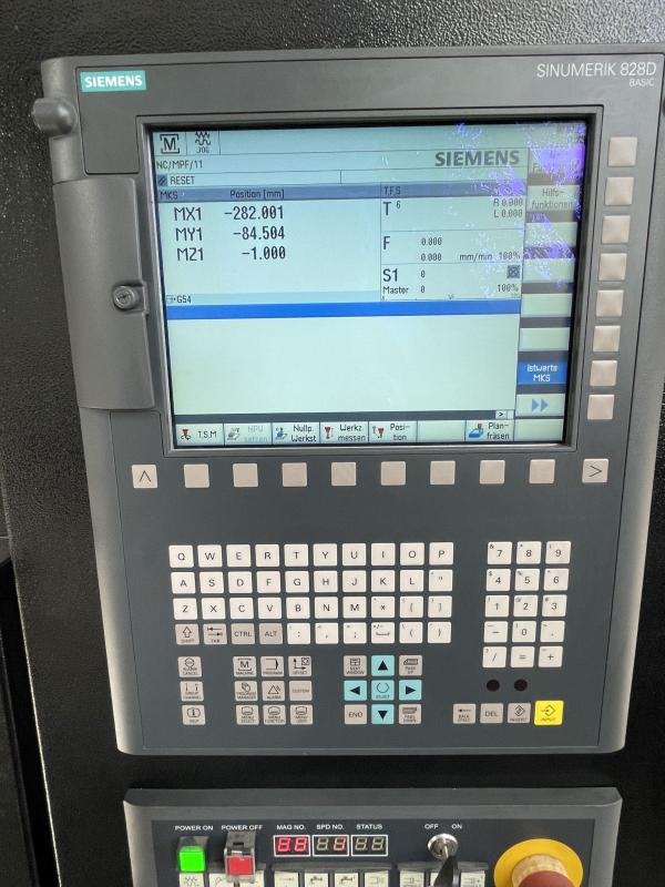 Neuwertiges CNC Vertikal Bearbeitungszentrum, Fräsmaschine