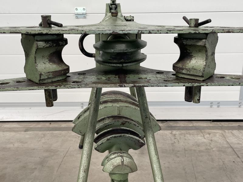 Hydraulischer Rohrbieger mit Handpumpe
