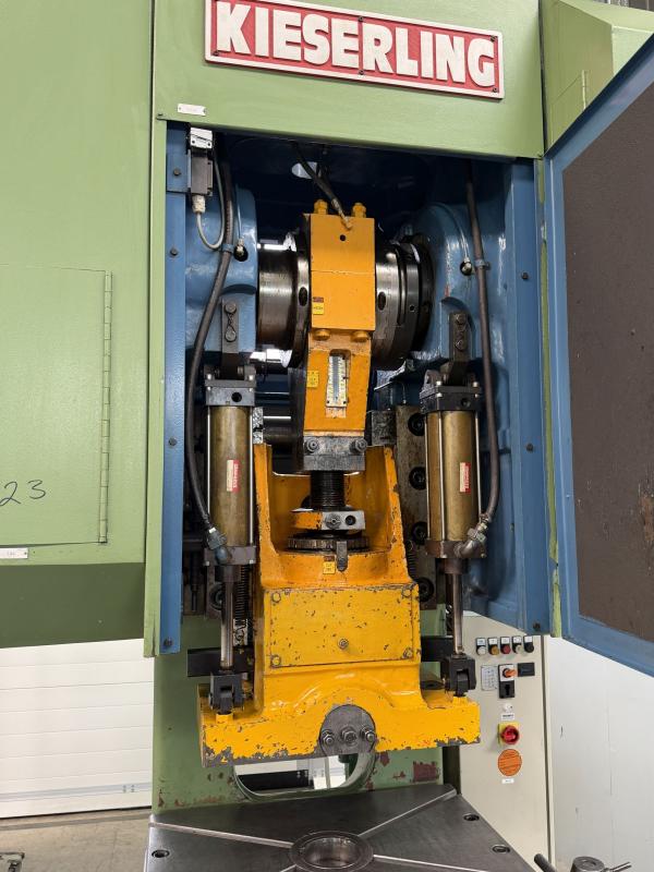 Einständer Exzenterpresse