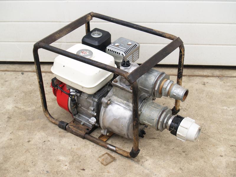 Wasserpumpe mit Benzinmotor
