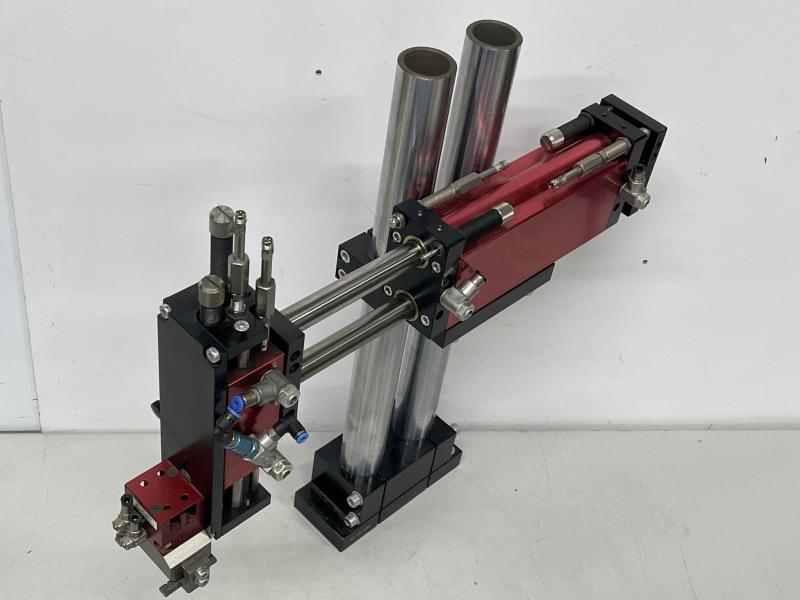 Pneumatischer Pick & Place Manipulator, Ladeeinheit wie Scara Roboter mit Parallel-Greifer