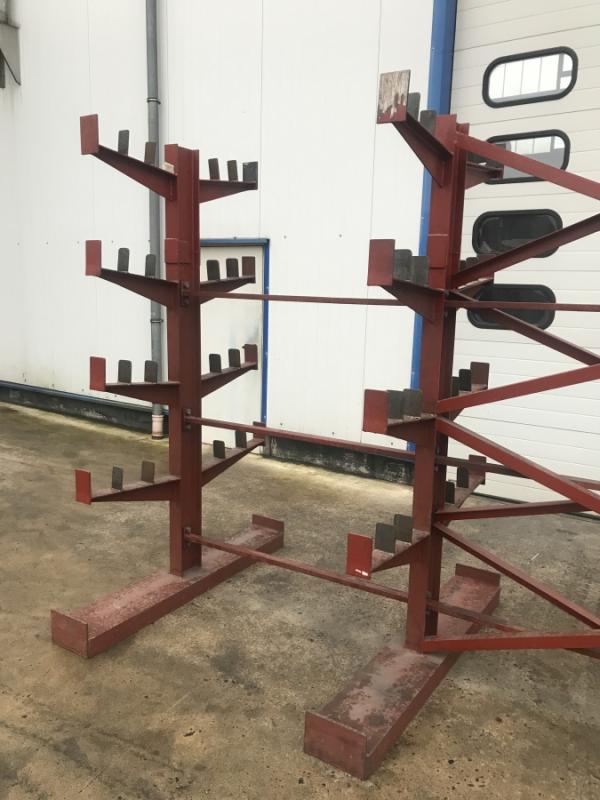 Doppelseitiges Kragarmregal  für Stangenware