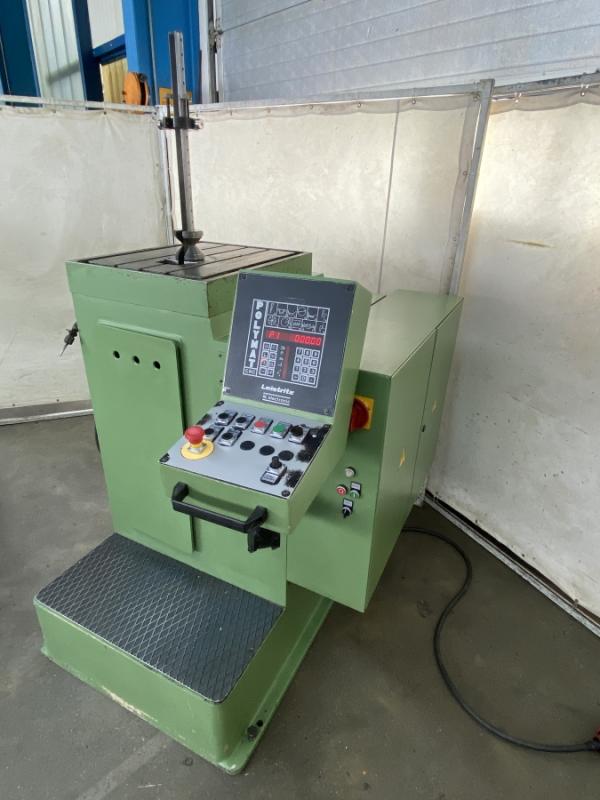 Hydraulische CNC Profil- und Nutenziehmaschine