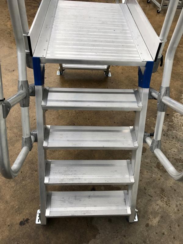 Stationäre Podestleiter, Plattformtreppe, Aluleiter, Überstieg